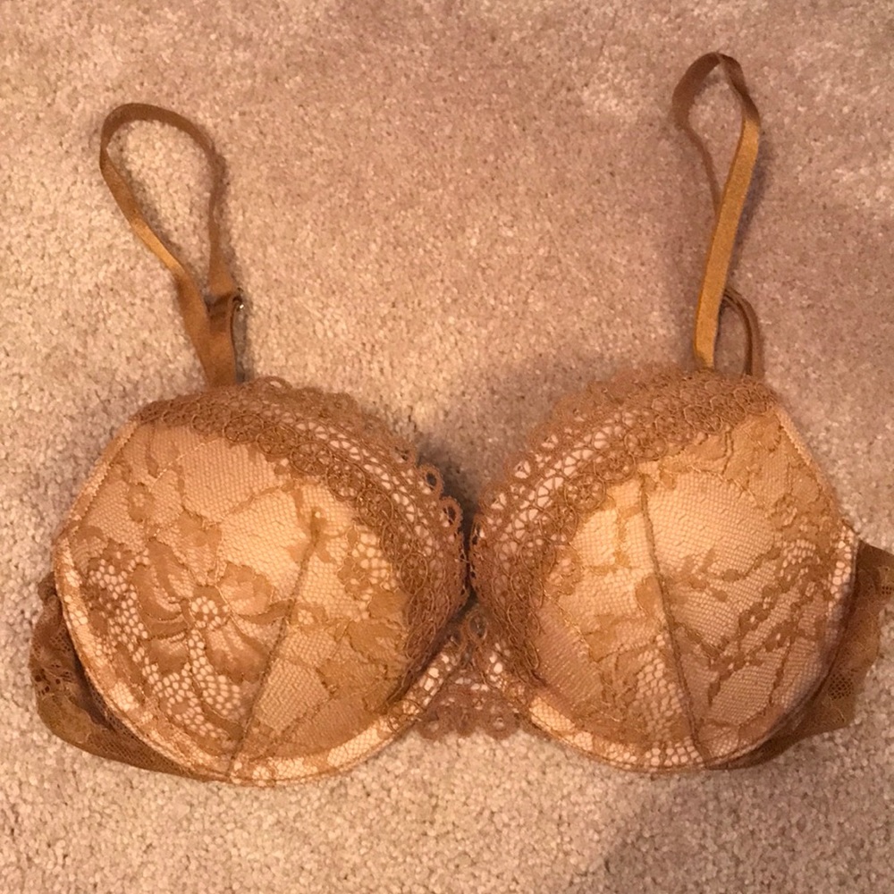 Victoria’s Secret very sexy bra. 34b